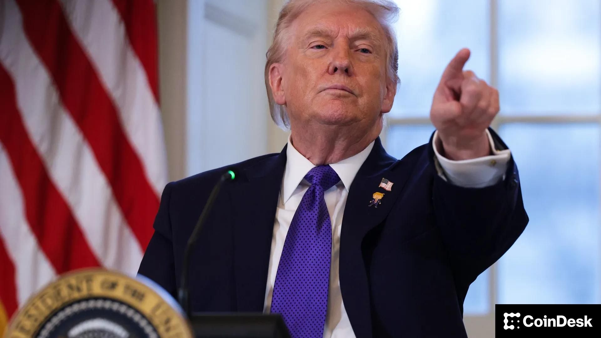 Bitcoin Experiences Brief Surge Before Declining Following Supreme Court Decision on Trump's Tariffs