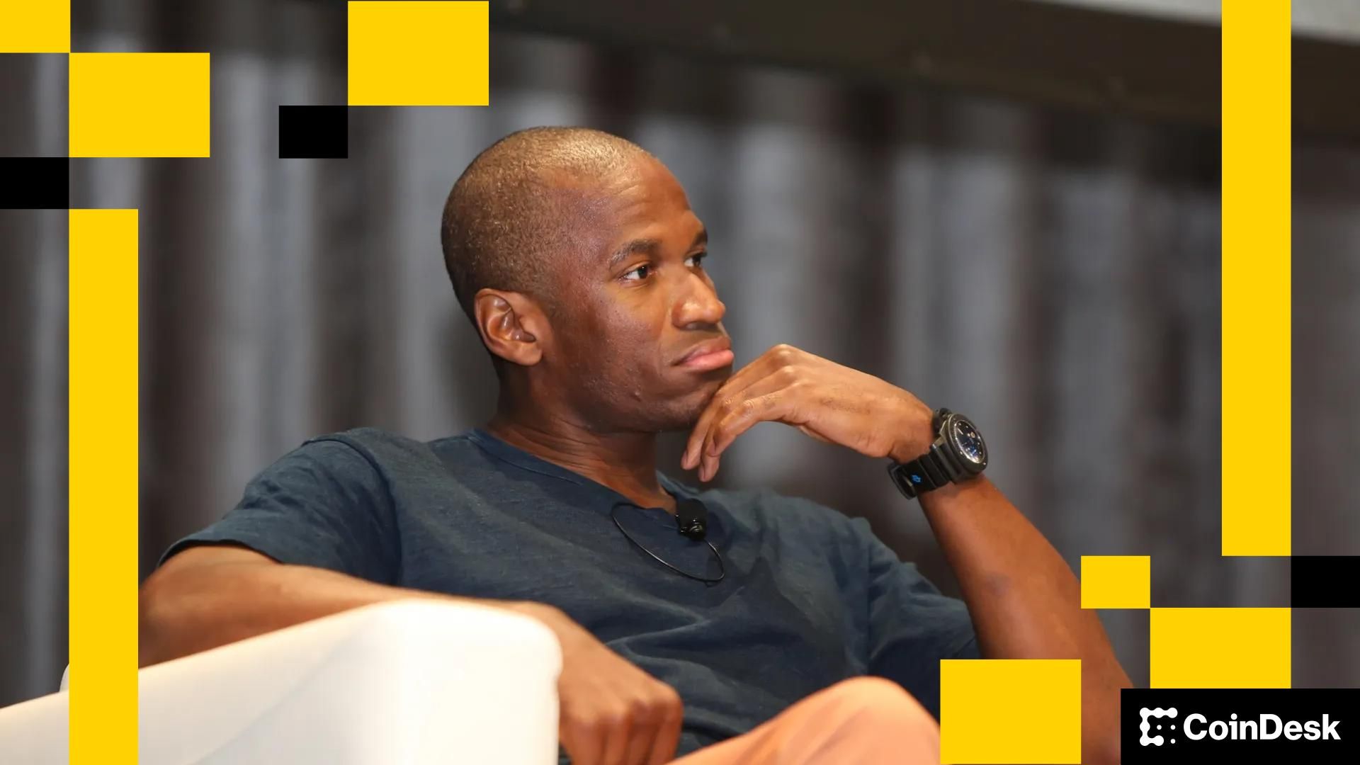 Bitcoin's Drop Indicates Impending AI-Driven Economic Downturn, Yet a Robust Federal Reaction Promises a New Peak, Predicts Arthur Hayes