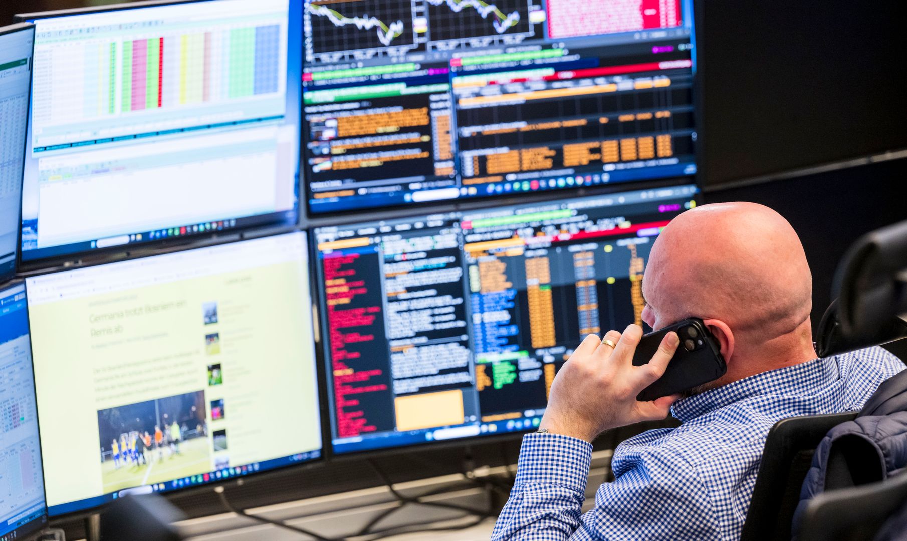 Institutional and Retail Investors Diverge in Crypto Preferences, Favoring Solana and XRP Respectively