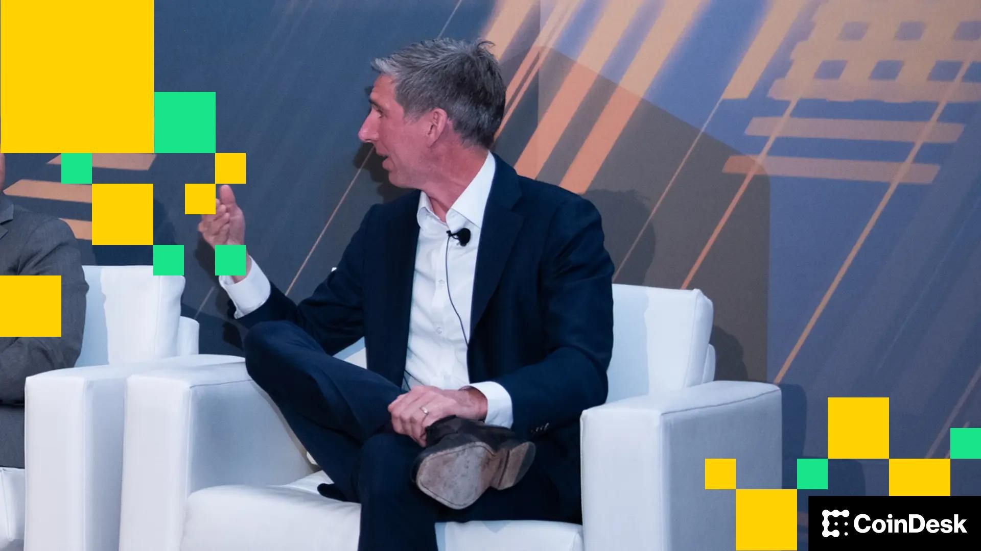 Institutional Investors Maintain Strong Hold Amid Bitcoin's 50% Value Drop, Asserts Bitwise's Matt Hougan