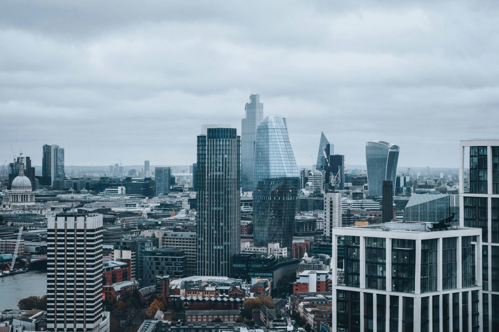 The UK Advances with its Digital Pound Initiatives as Coinbase’s CEO Expresses Concerns