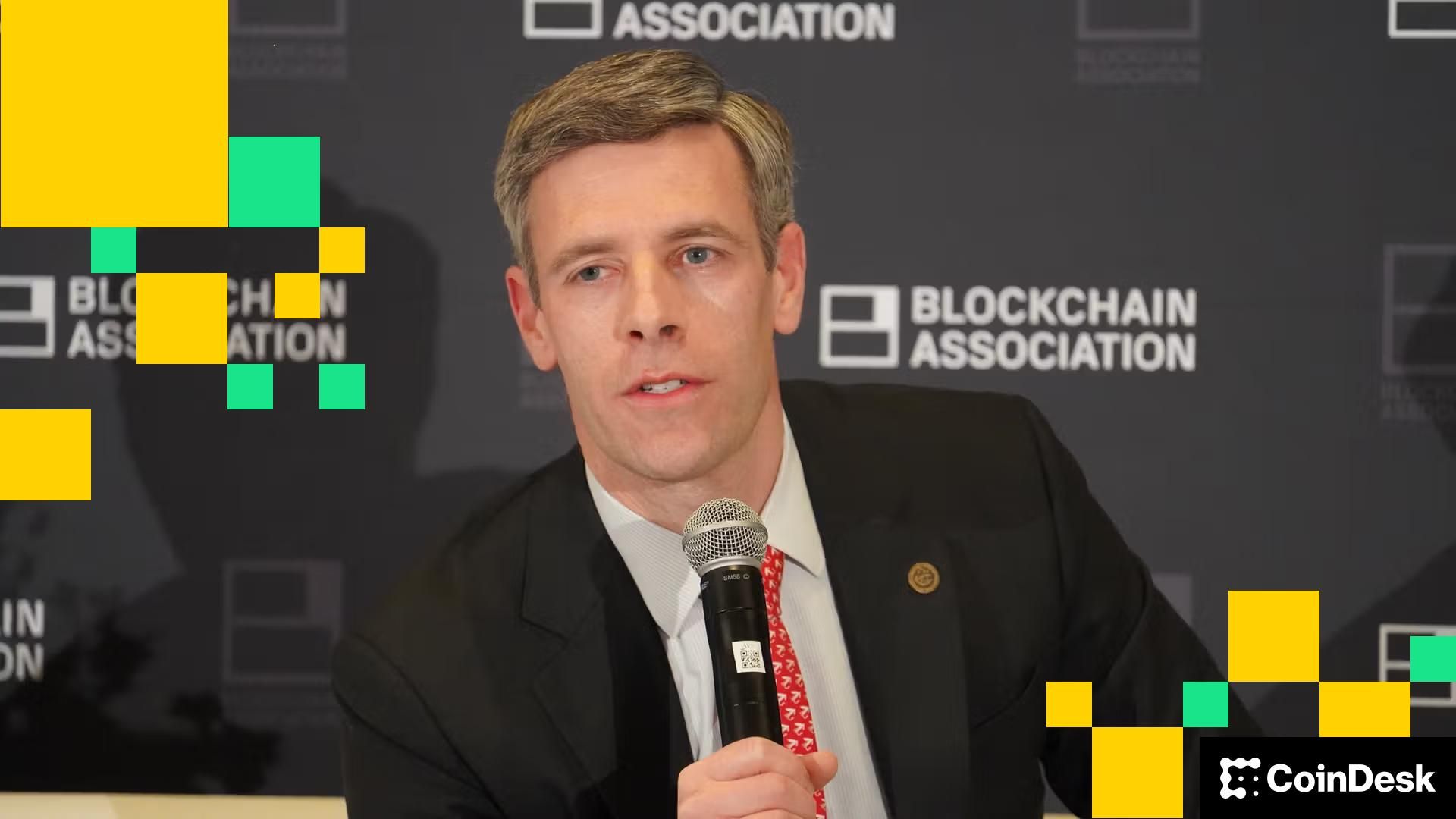U.S. Oversight Body Suggests Regulatory Framework for Stablecoins, Impacting Coinbase's Reward System